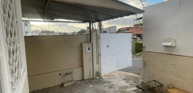 Casa com 2 Quartos para alugar, 120m² no Heliópolis, Belo Horizonte
