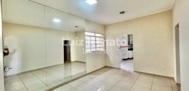 Sala Comercial com 3 Quartos para alugar, 300m² no Santa Efigênia, Belo Horizonte