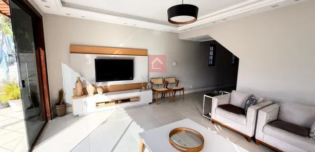 Casa com 3 Quartos para alugar, 200m² no Carangola, Petrópolis