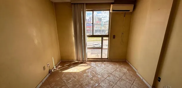 Sala Comercial à venda, 28m² no Taguatinga Centro, Brasília