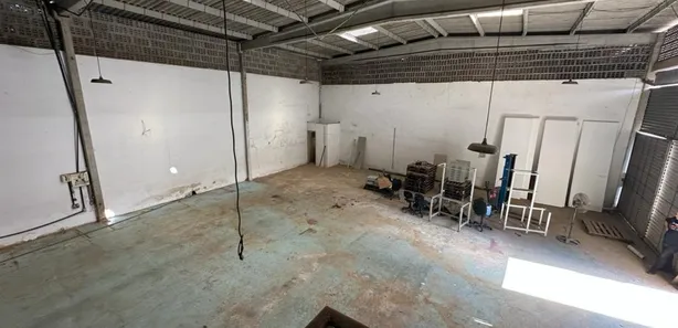Galpão/Depósito/Armazém à venda, 400m² no Recreio Ipitanga, Lauro de Freitas