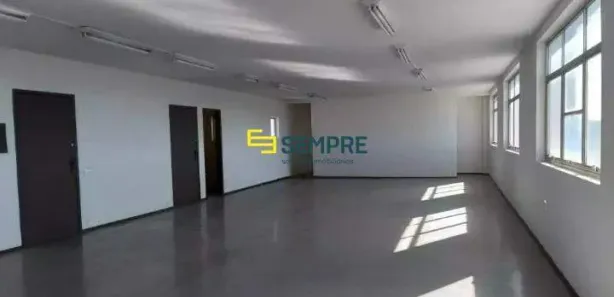 Sala Comercial para alugar, 135m² no Santa Efigênia, Belo Horizonte