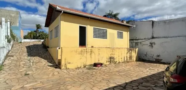 Casa com 3 Quartos à venda, 2250m² no Área de Desenvolvimento Econômico, Brasília