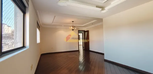Casa com 3 Quartos para alugar, 230m² no Vila Belo Horizonte, Divinópolis