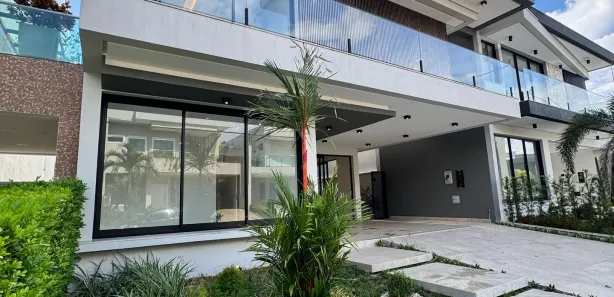 Casa de Condomínio com 5 Quartos à venda, 400m² no Dom Pedro I, Manaus