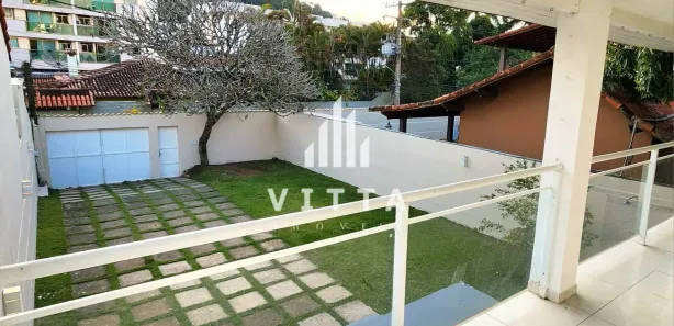 Casa com 3 Quartos para alugar, 400m² no Nogueira, Petrópolis
