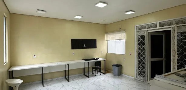 com 6 Quartos para alugar, 600m² no Nossa Senhora das Graças, Manaus