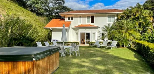 Casa de Condomínio com 7 Quartos para venda ou aluguel, 436m² no Pedro do Rio, Petrópolis