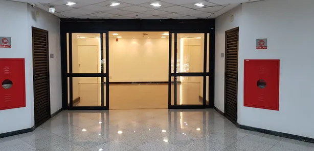 Sala Comercial para alugar, 891m² no Asa Norte, Brasília