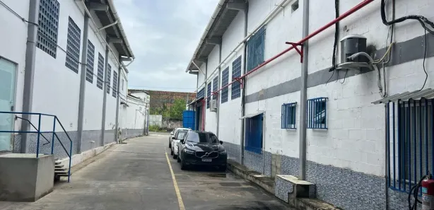 Galpão/Depósito/Armazém para alugar, 200m² no Recreio Ipitanga, Lauro de Freitas