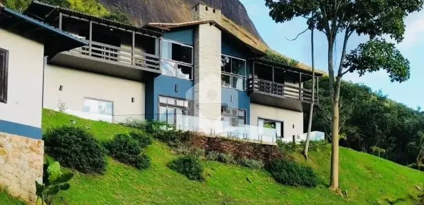 Casa com 5 Quartos para venda ou aluguel, 1060m² no Samambaia, Petrópolis
