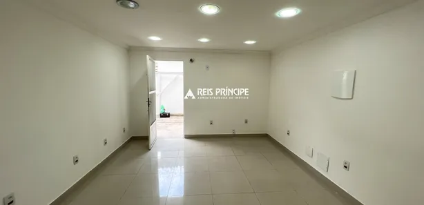 Galpão/Depósito/Armazém para venda ou aluguel, 300m² no Taquara, Rio de Janeiro