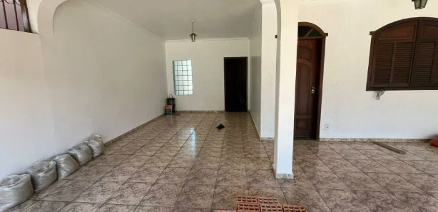 Casa com 3 Quartos para alugar, 300m² no Santa Inês, Betim
