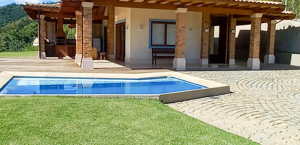 Casa com 4 Quartos para alugar, 266m² no Pedro do Rio, Petrópolis