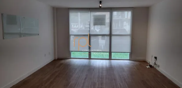 Sala Comercial para alugar, 32m² no Quarteirão Brasileiro, Petrópolis