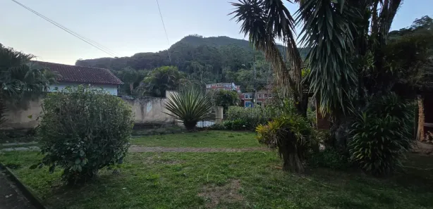Casa com 5 Quartos para alugar, 100m² no Quarteirão Brasileiro, Petrópolis