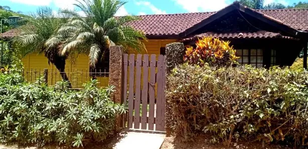 Casa com 2 Quartos para alugar, 200m² no Pedro do Rio, Petrópolis