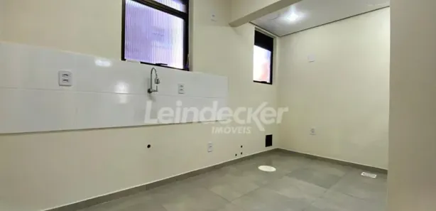 Kitnet com 1 Quarto para alugar, 30m² no Floresta, Porto Alegre