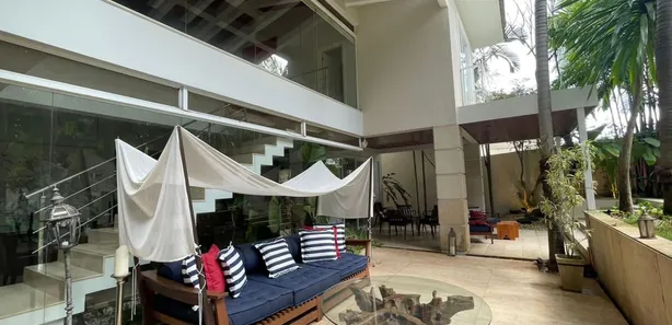 Sobrado com 4 Quartos para alugar, 598m² no Jardins Paris, Goiânia