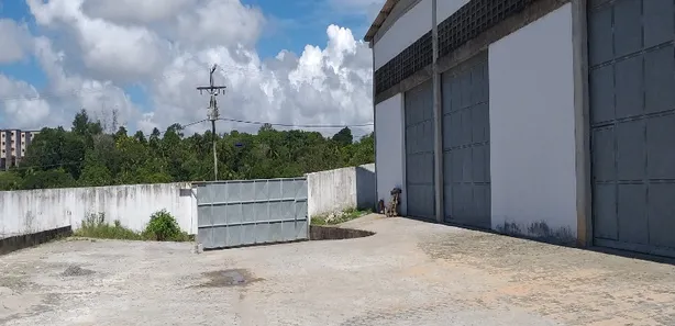 Galpão/Depósito/Armazém para alugar, 750m² no Recreio Ipitanga, Lauro de Freitas