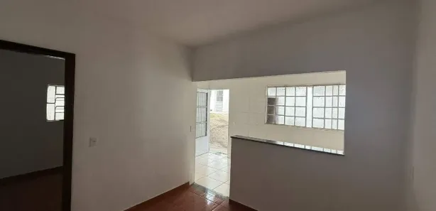 Casa com 2 Quartos para alugar, 65m² no São Marcos, Belo Horizonte