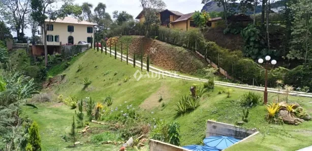 Casa de Condomínio com 4 Quartos para venda ou aluguel, 262m² no Samambaia, Petrópolis