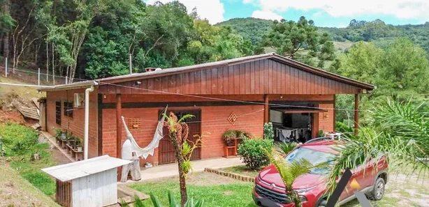 Fazenda/Sítio com 2 Quartos à venda, 270m² no Área Rural de Farroupilha, Farroupilha