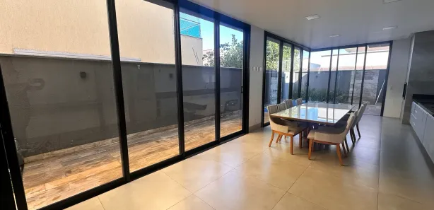 Casa de Condomínio com 3 Quartos para alugar, 202m² no Jardins Madri, Goiânia