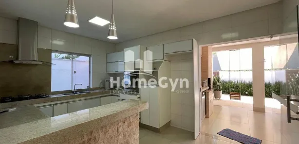 Casa de Condomínio com 3 Quartos para alugar, 215m² no Jardins Valência, Goiânia