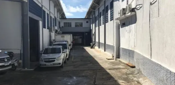 Galpão/Depósito/Armazém para alugar, 200m² no Recreio Ipitanga, Lauro de Freitas
