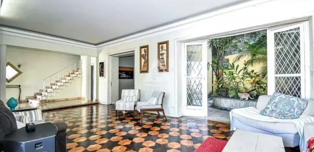 Casa com 5 Quartos para alugar, 520m² no Leme, Rio de Janeiro