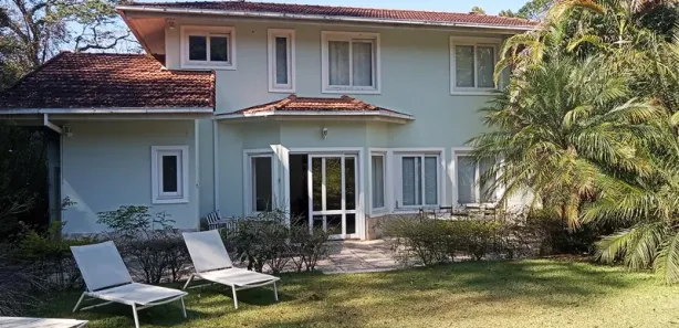 Casa de Condomínio com 4 Quartos para venda ou aluguel, 436m² no Pedro do Rio, Petrópolis