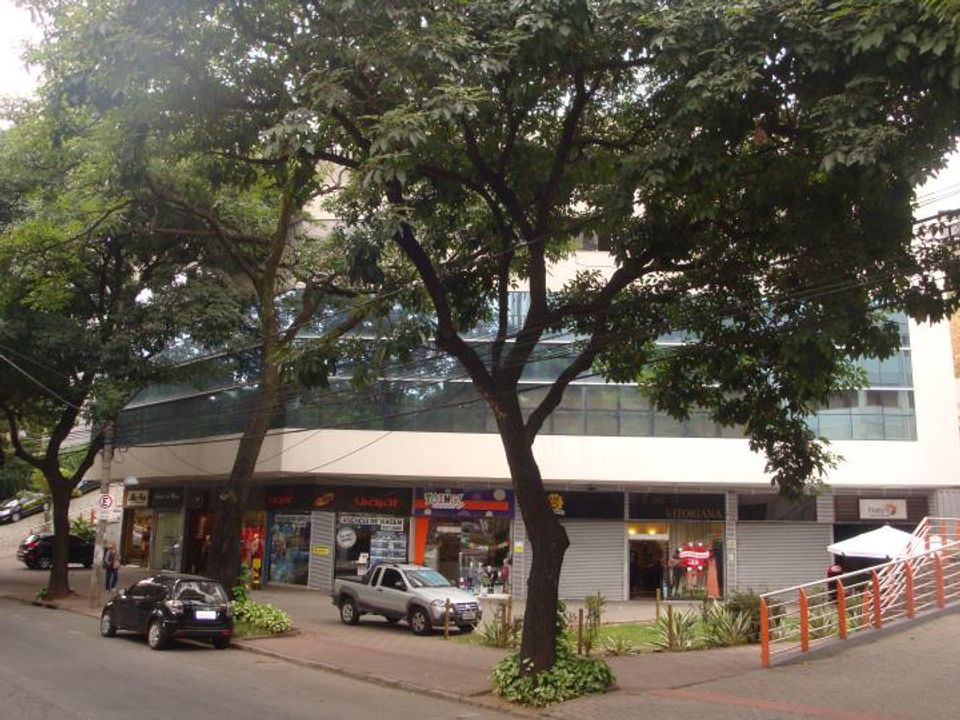 Ponto Comercial na Avenida Prudente de Morais, Santo Antônio em Belo Horizonte, por R 6.500/Mês