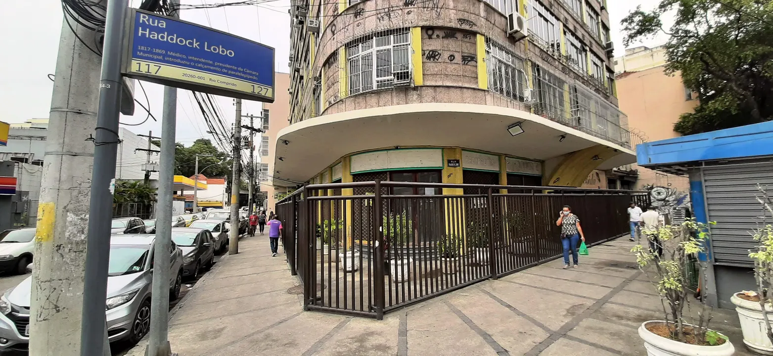 Ponto Comercial na Rua Haddock Lobo, Tijuca em Rio de Janeiro, por R