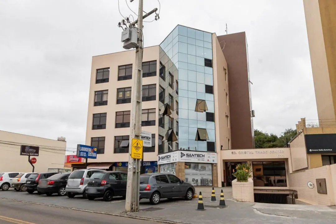 Sala Comercial na Avenida Camilo di Lellis, 633, Centro em Pinhais, por