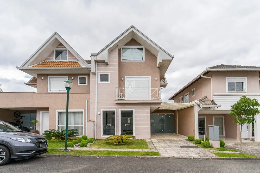 Casa de Condomínio na Rua Vítor Stec, 104, Xaxim em Curitiba, por R 1.