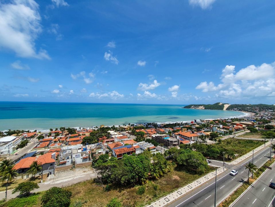 Apartamento na Avenida Engenheiro Roberto Freire, 4220, Ponta Negra em