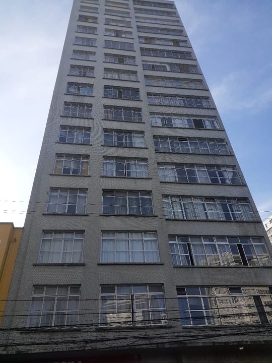 Apartamento na Rua Alfredo Bufren, 183, Centro em Curitiba, por R 170.