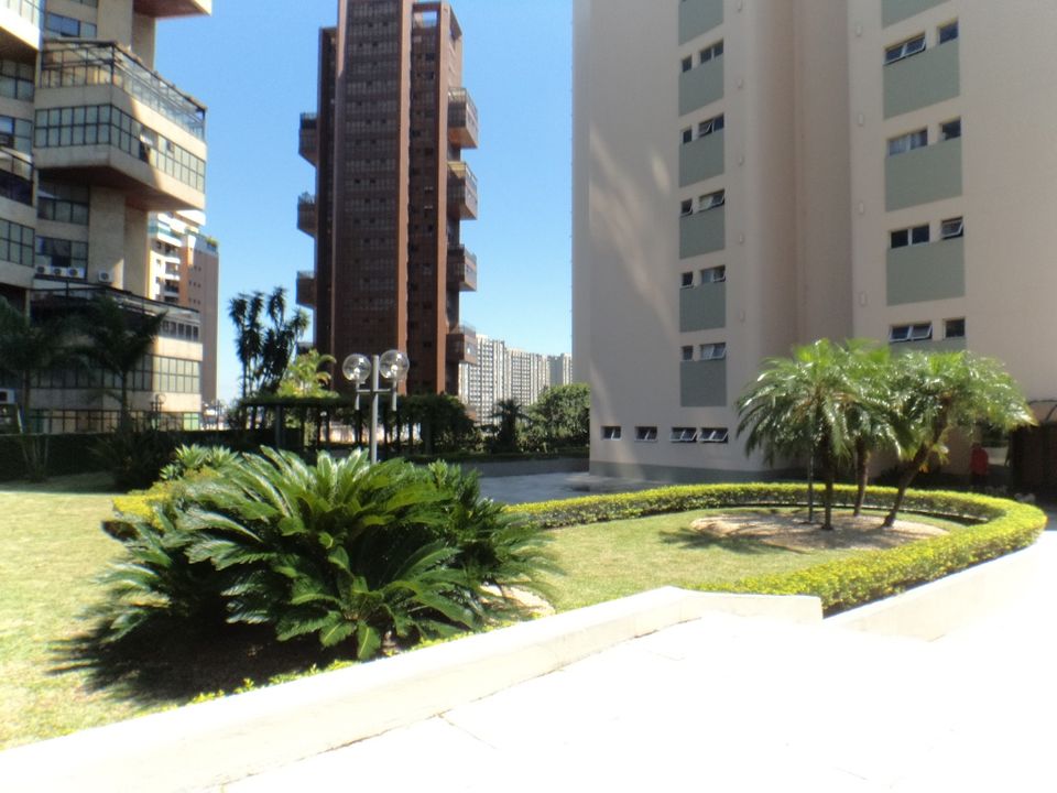 Condomínios residenciais em Vila Suzana com áreas verdes bem cuidadas