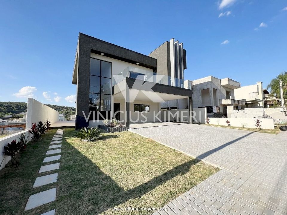 Casa de Condomínio na Alameda Canário