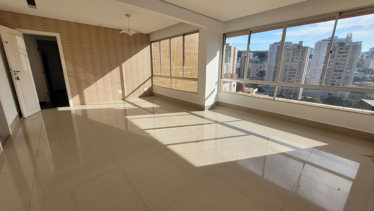 Apartamento na Rua Deputado Álvaro Sales, 144, Santo Antônio em Belo Horizonte, por R 2.750/Mês