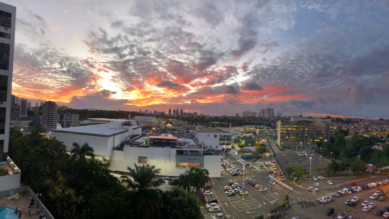 Flat na Rua Clarival do Prado Valladares, 214, Caminho Das Árvores em Salvador, por R 165.000