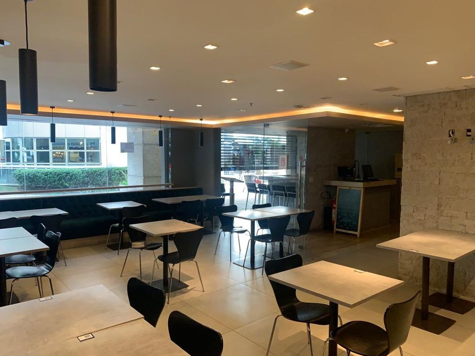 Ponto Comercial na Avenida Afonso Arinos de Melo Franco, 222, Barra da Tijuca em Rio de Janeiro