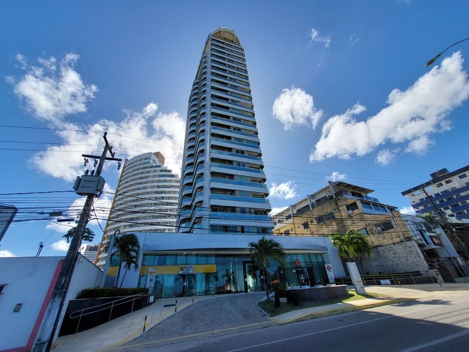 Apartamento na Avenida Engenheiro Roberto Freire, 4130, Ponta Negra em