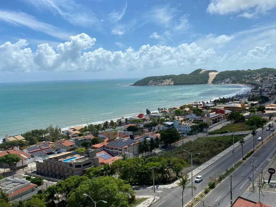 Apartamento na Avenida Engenheiro Roberto Freire, 4800, Ponta Negra em