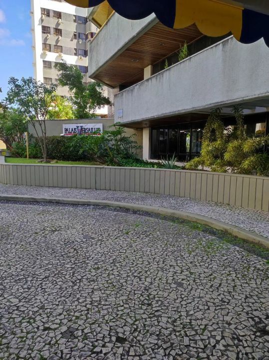 Apartamento na Rua Clarival do Prado Valladares, 100, Caminho Das Árvores em Salvador, por R