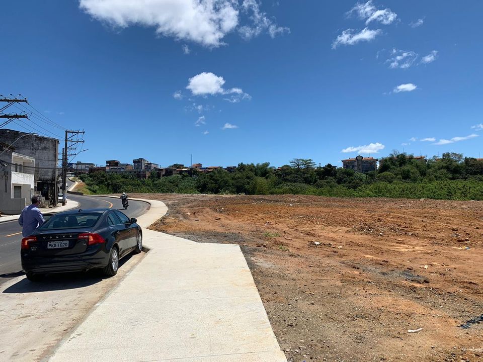 Lote/Terreno na Avenida Aliomar Baleeiro, 3211,