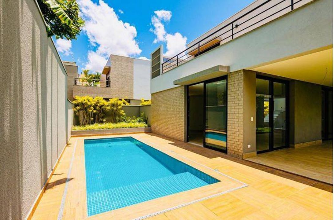 Casa de Condomínio na Alameda dos Nhambiquaras, Indianópolis em São