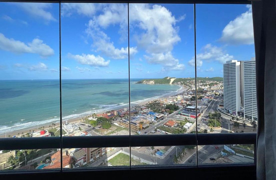 Apartamento na Avenida Engenheiro Roberto Freire, 4450, Ponta Negra em