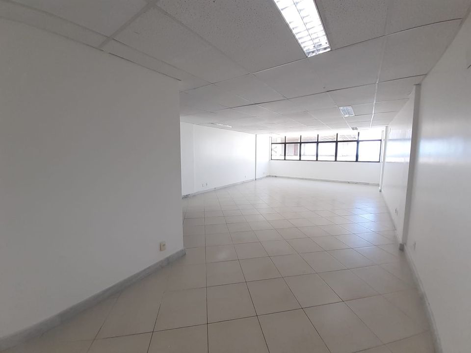 Sala Comercial na Avenida Nossa Senhora da Glória, 999, Praia Campista em Macaé, por R 2.500